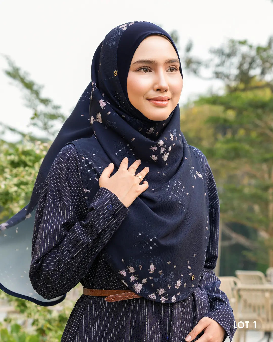 SO-CHEERY ROSELLE in NAVY