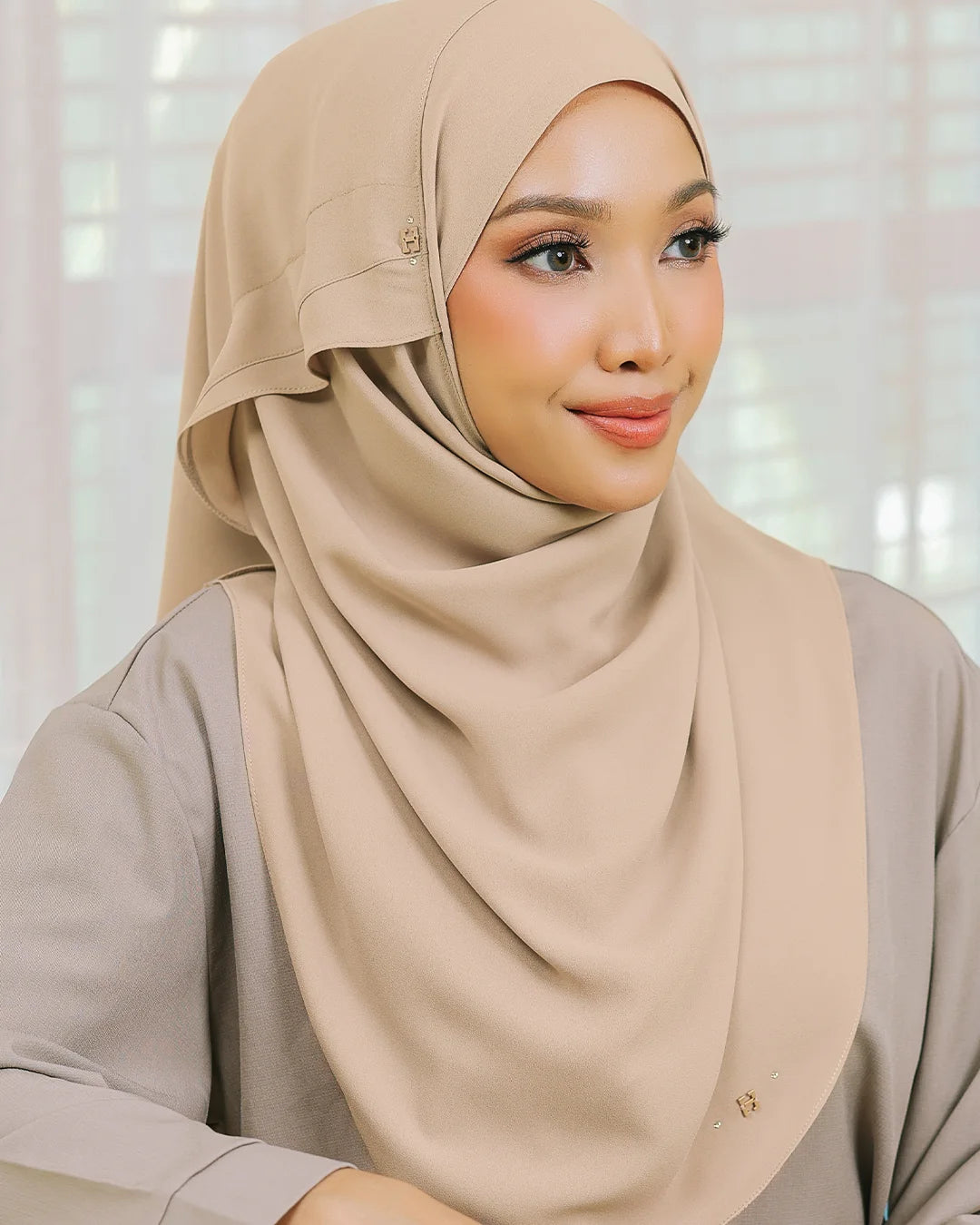 JOYLY-SO in OAT BEIGE