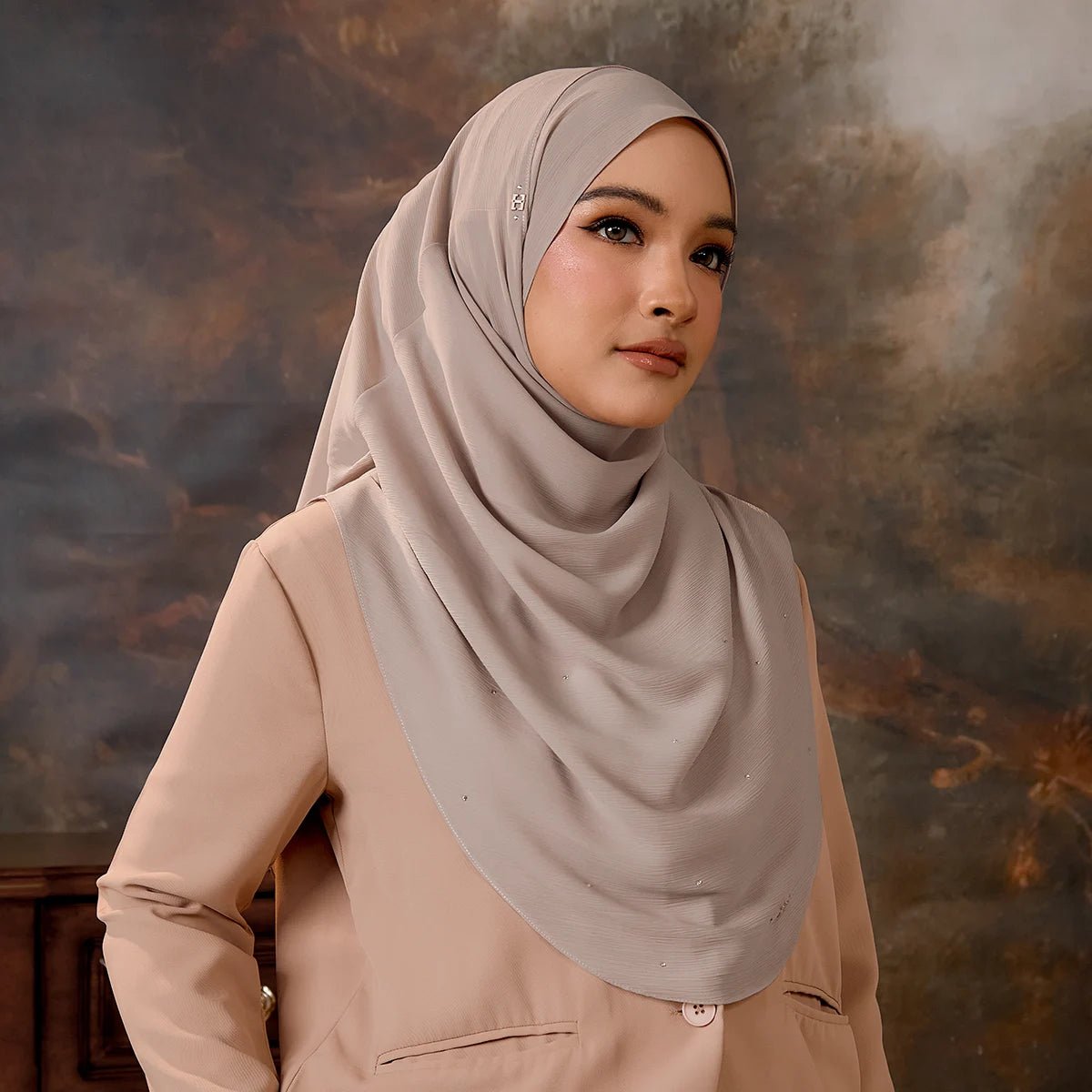 TWEELY-SO PLAIN WITH ORIGINAL CRYSTAL in DUSTY BEIGE
