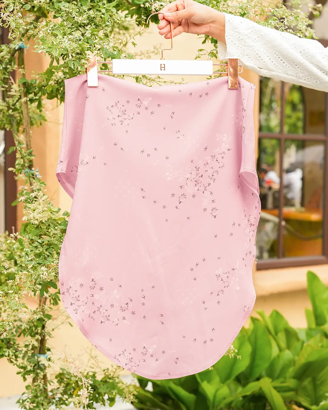 SO-CHEERY ROSELLE in WHIMSICAL