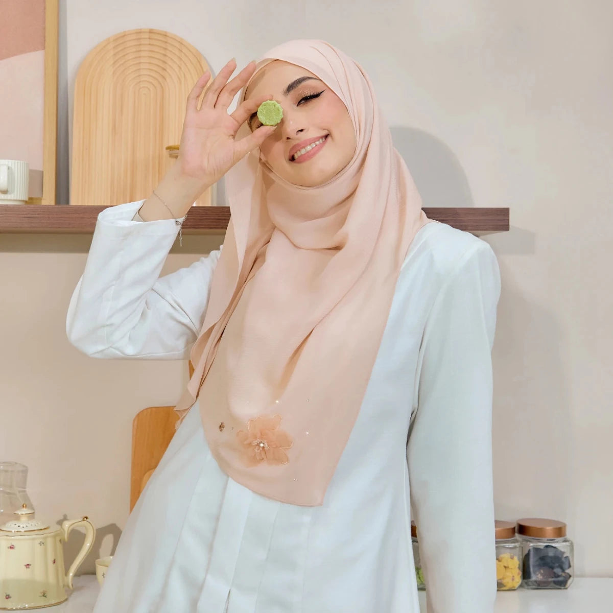 SWEETLY-SO LUXE HANAMEERAN in PEACH CREAM