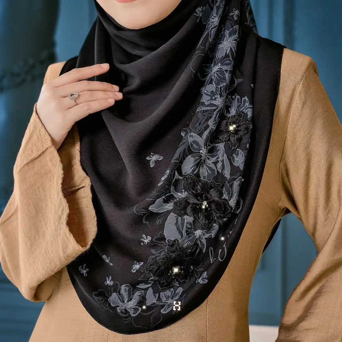 TWEELY-SO LUXE HANAMINA in BLACK