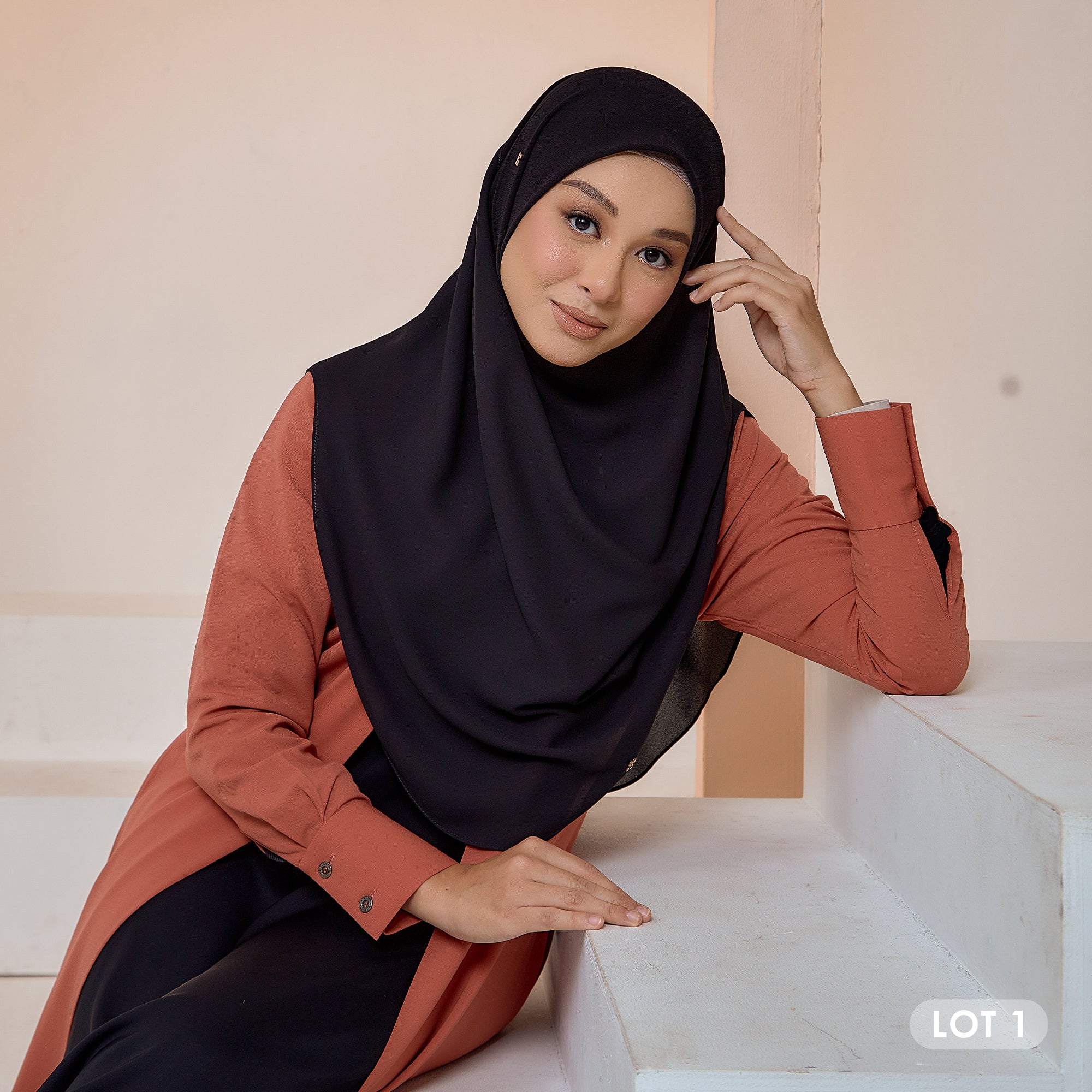 GRACEFULLY-SO PLAIN in BLACK