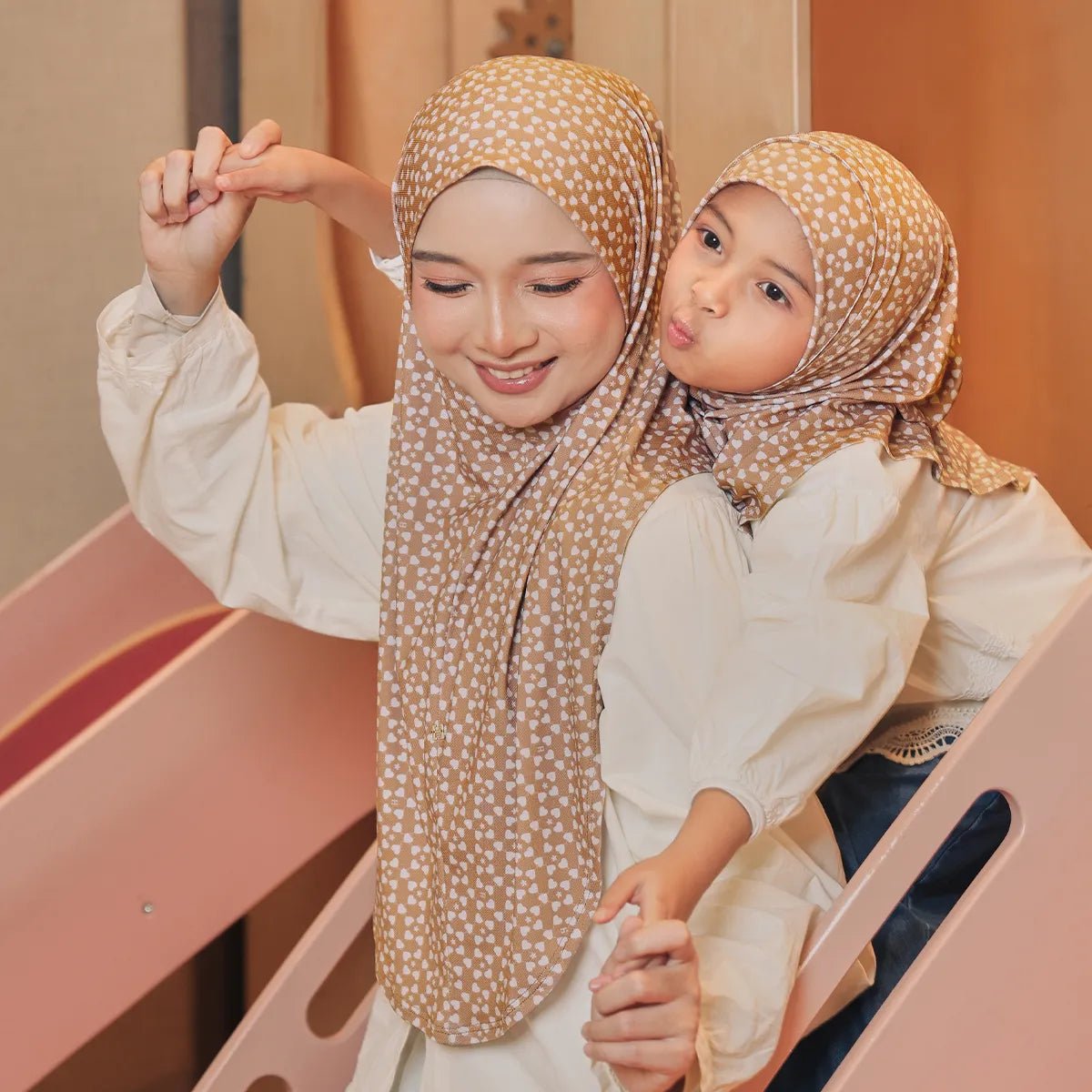 SO-ELLENA LOVE MOSAIC in CARAMEL