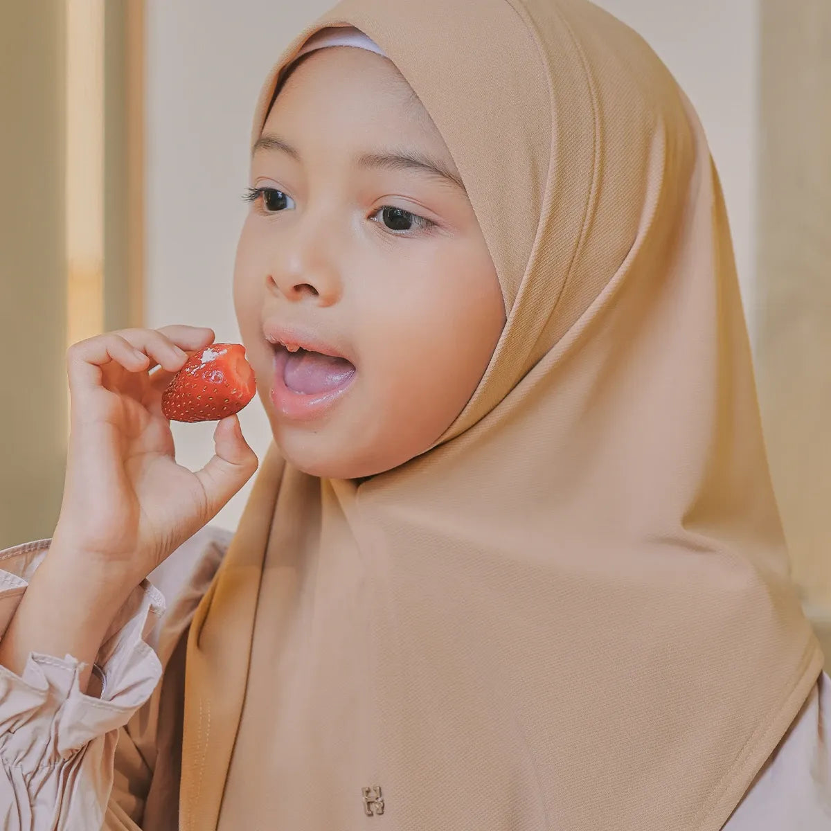 SO-LEXIE LITTLE GIRL in PEACHY ASHY