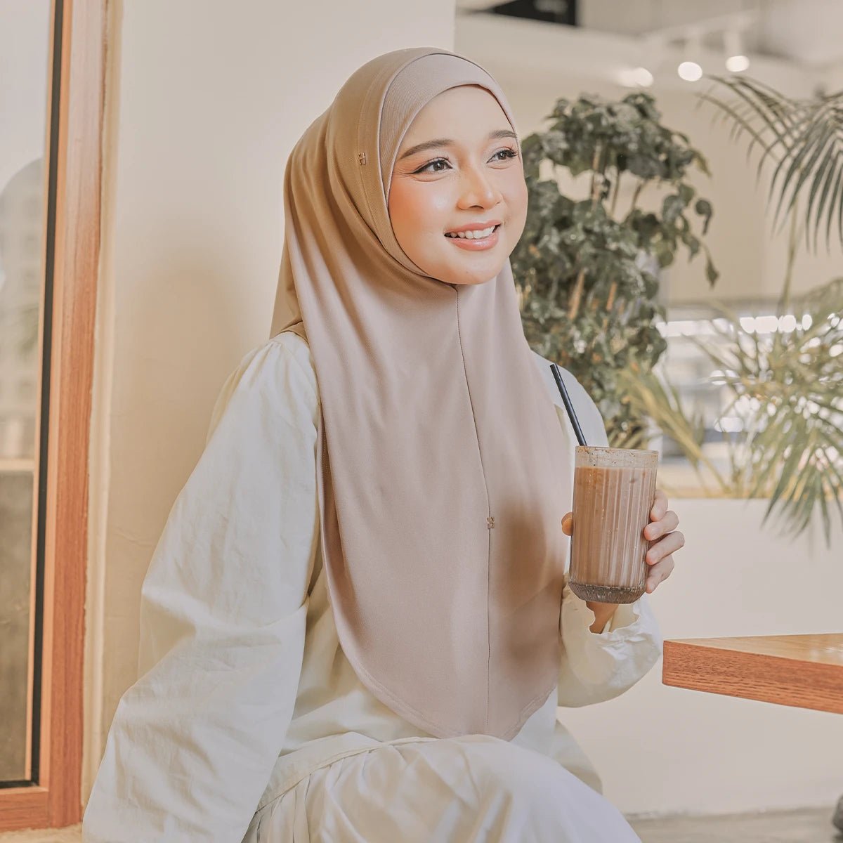 SO-ALEXANDRA in TAUPE MIST