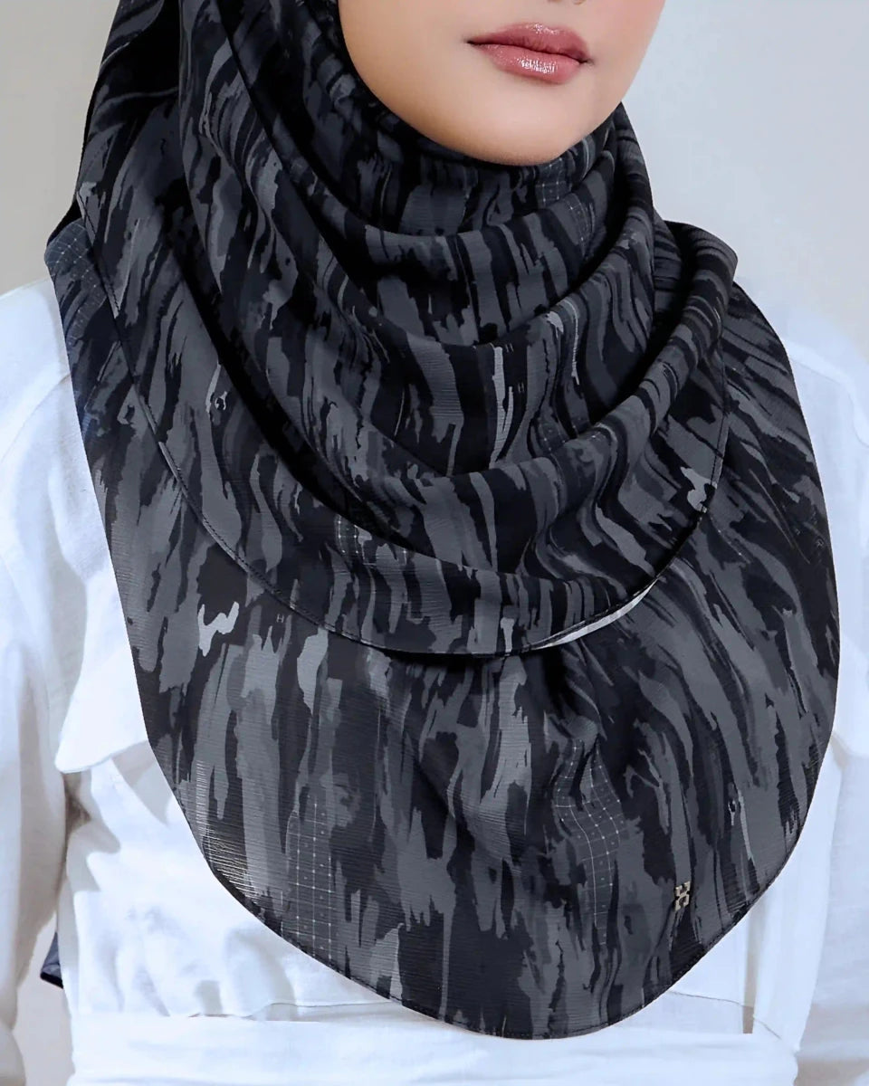 TINSELLY-SO BASIC ARUS in BLACK