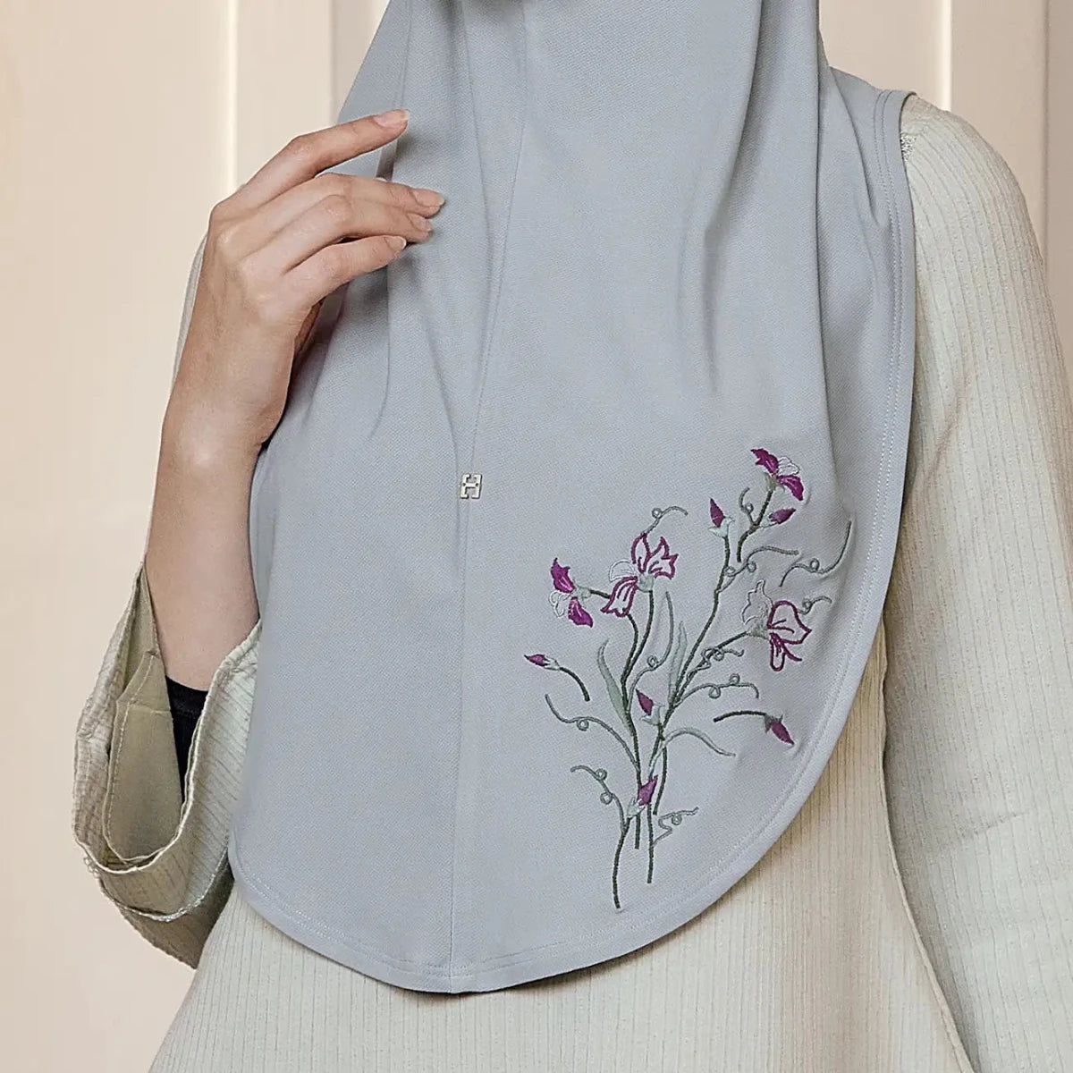 SO-MARJAN TWILL LUXE BELLFLOWERS in CLOUD GRAY