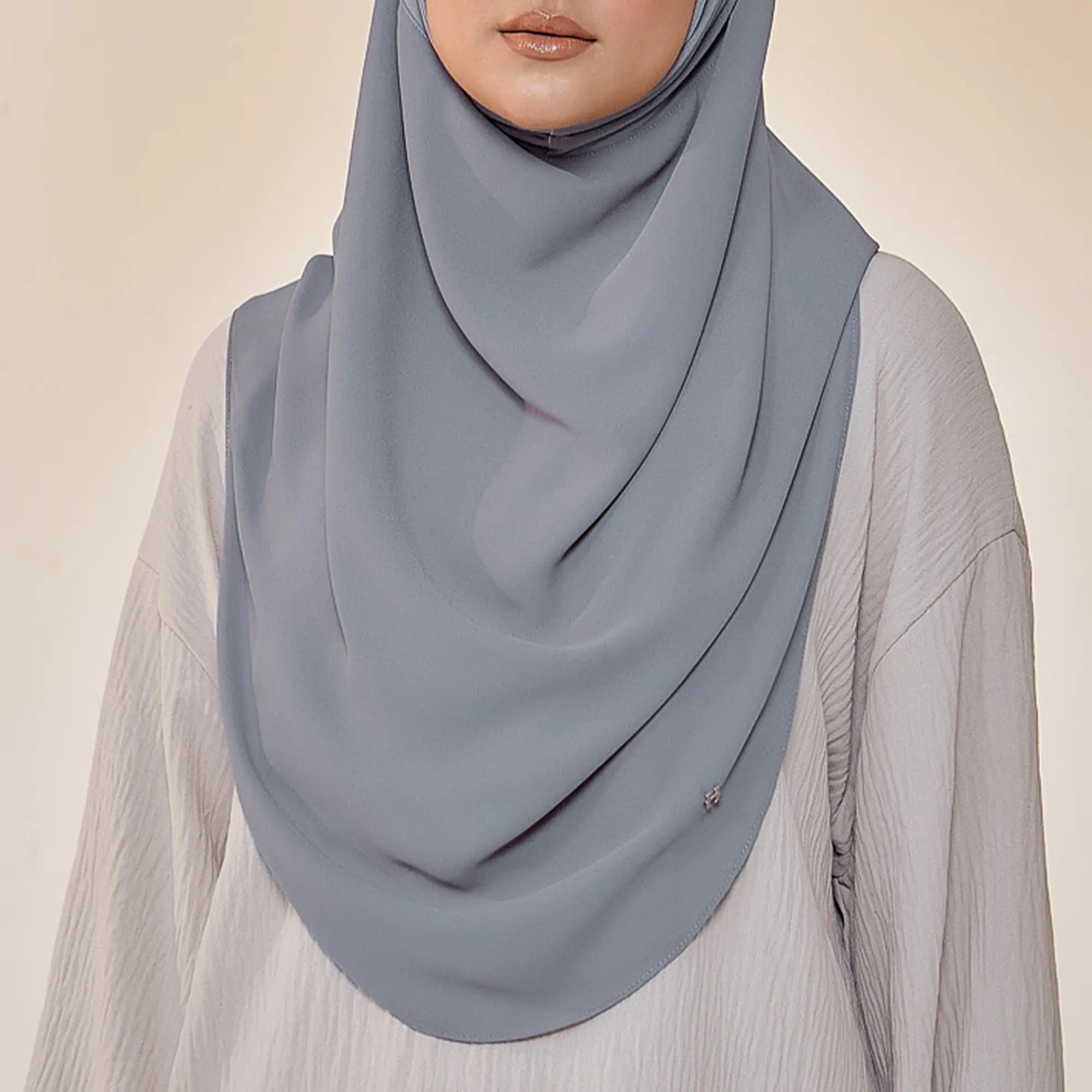 GRACEFULLY-SO PLAIN in HOPE GRAY