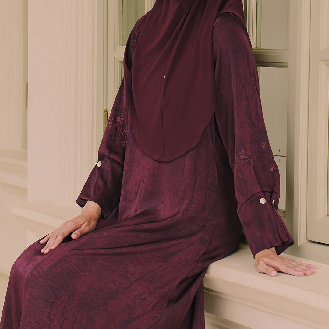 JO-KAREENA in BURGUNDY