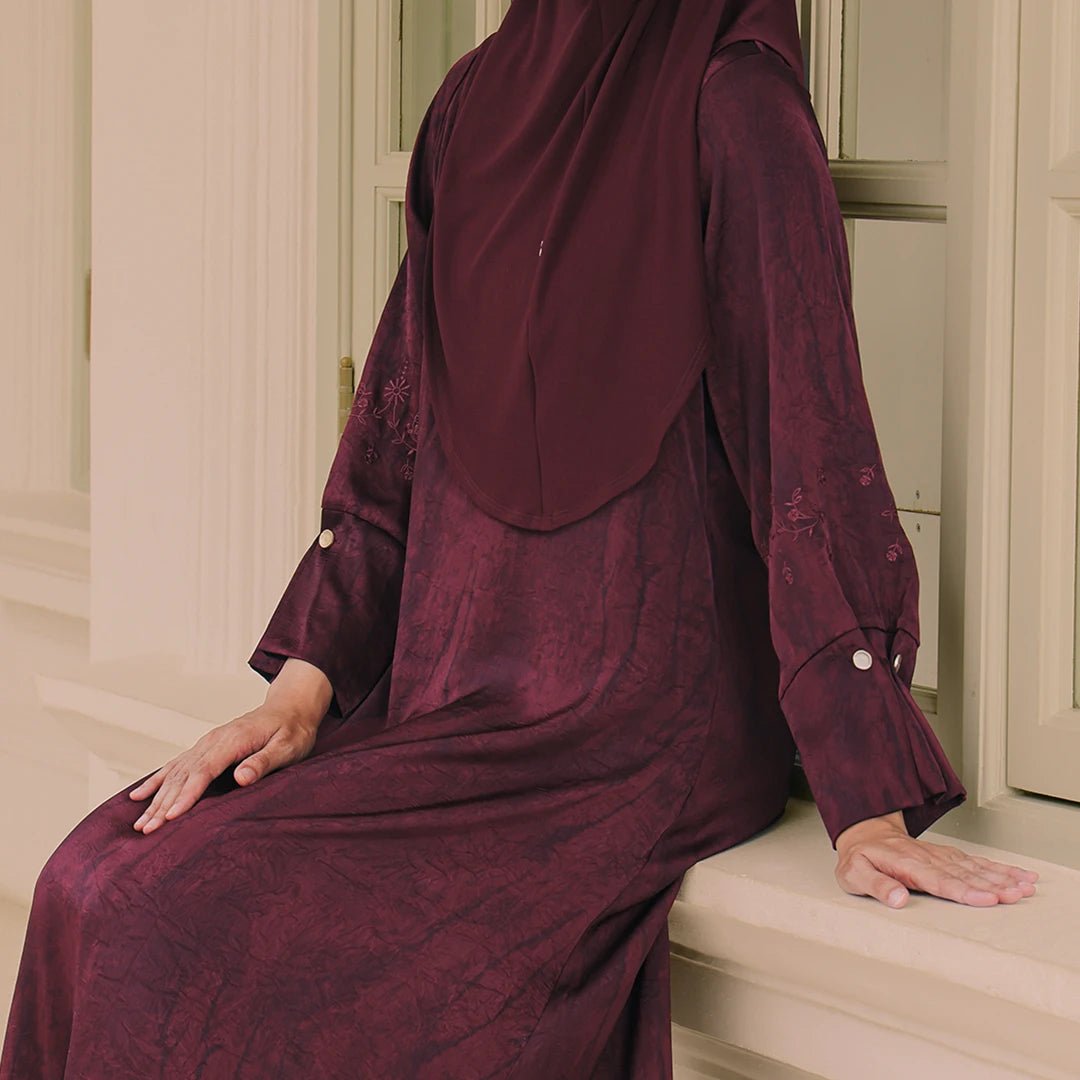 JO-KAREENA in BURGUNDY
