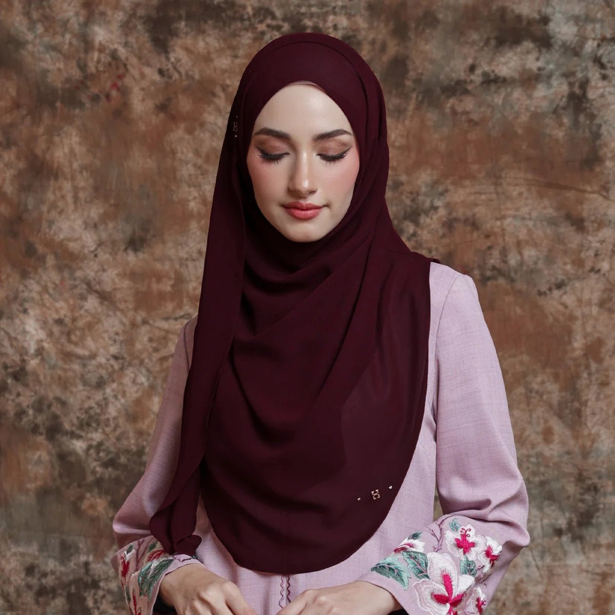 PRETTILY-SO in SCARLET