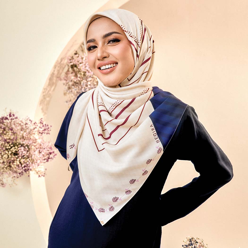 PS-HENRIKA MATTE SATIN in RAZZLE