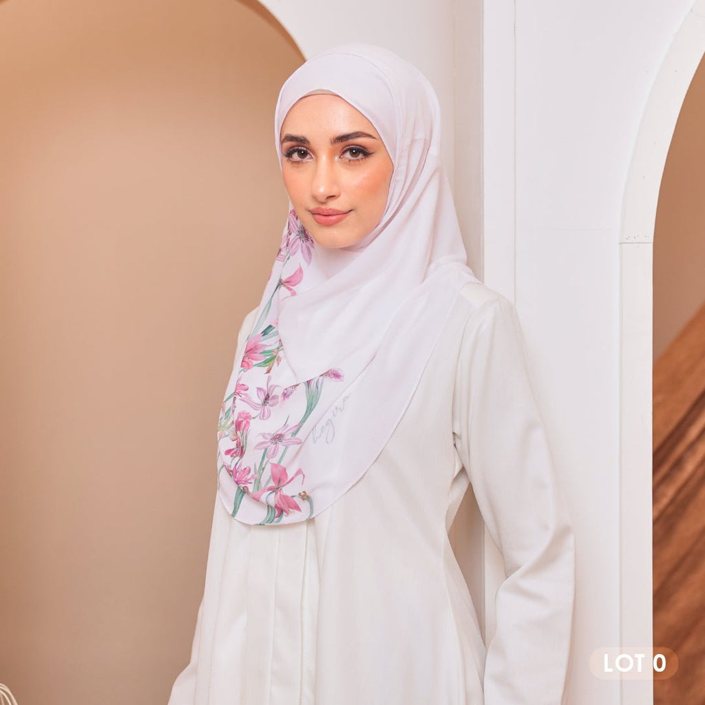 TWEELY-SO PETAL POISE in LILY WHITE