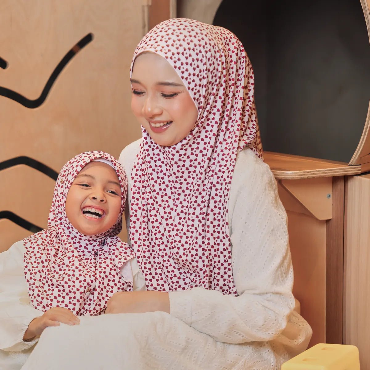 SO-ELLENA LOVE MOSAIC in CHERRY