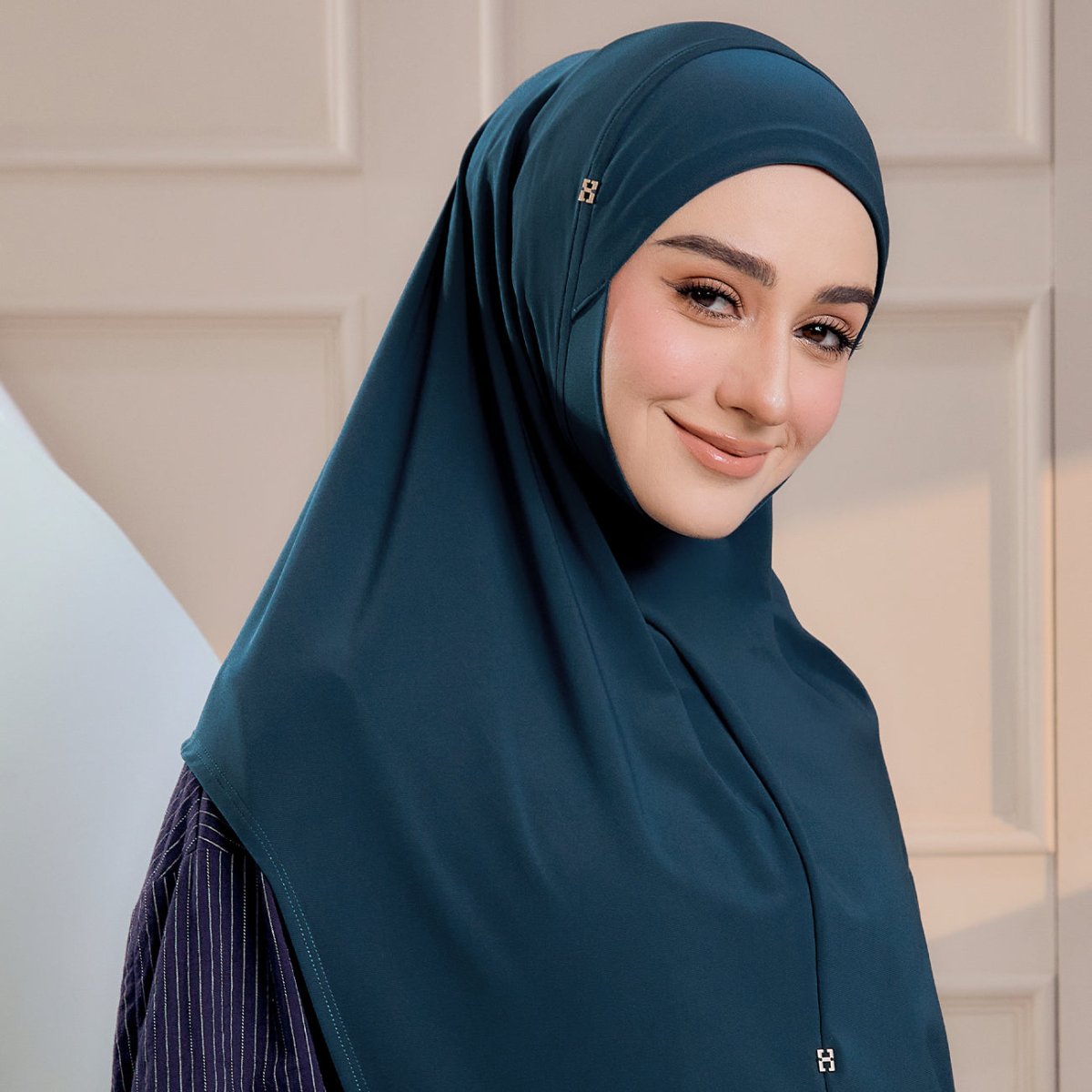 SO-MEDINA in TEAL SHADOW