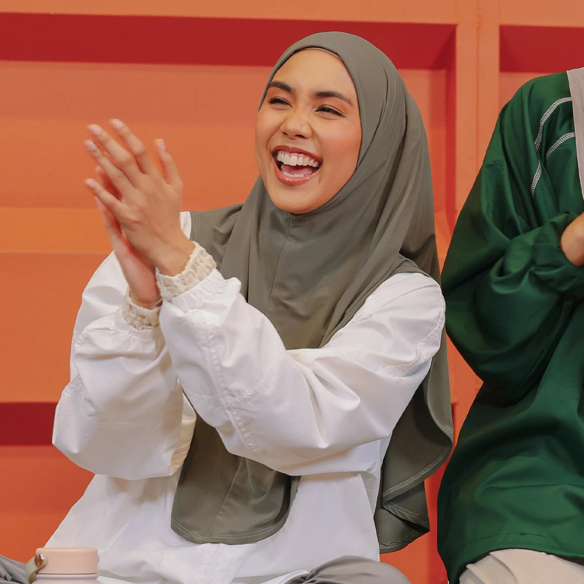 SO-ELESSIA in OLIVE GRAY