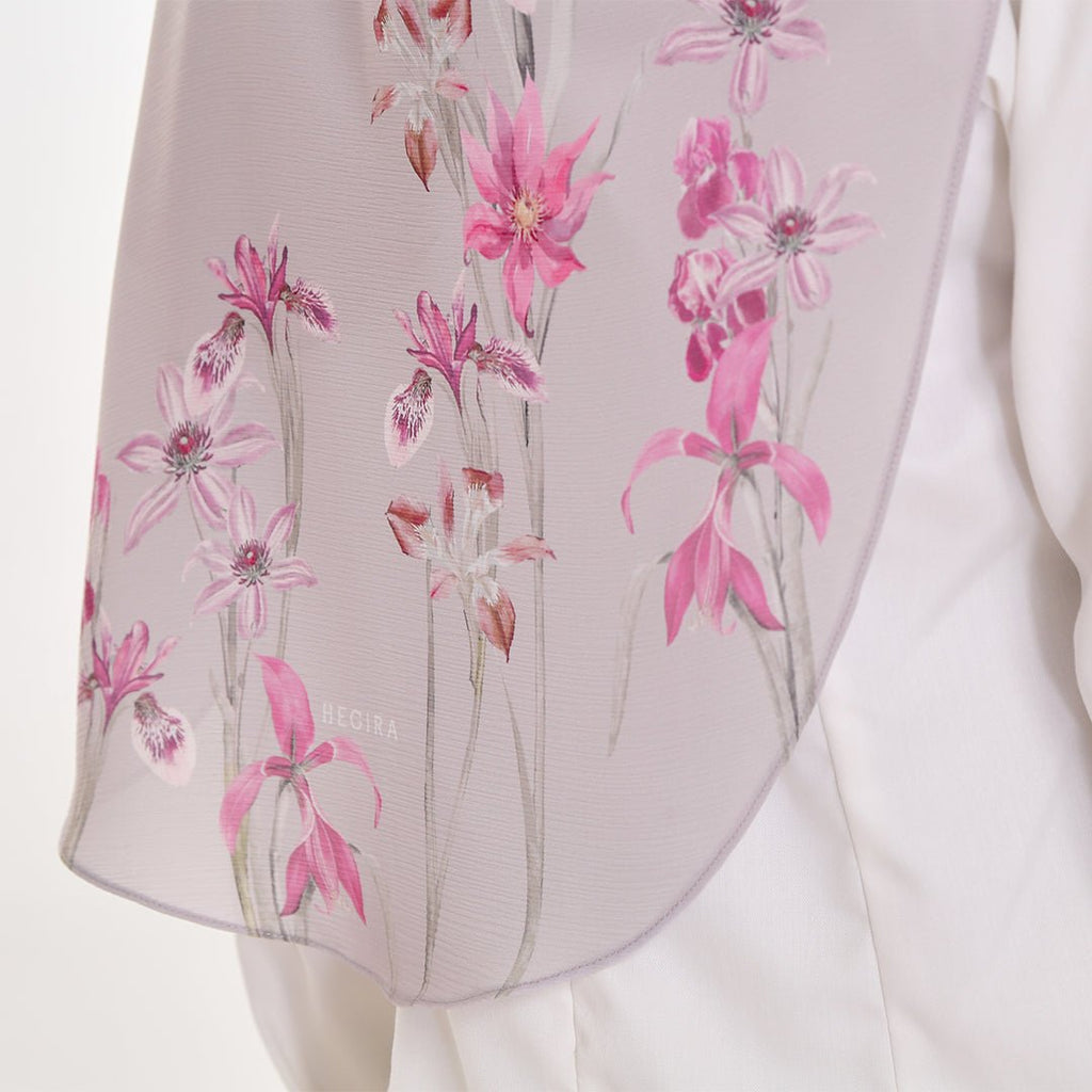 TWEELY-SO PETAL POISE in FROSTY TAUPE