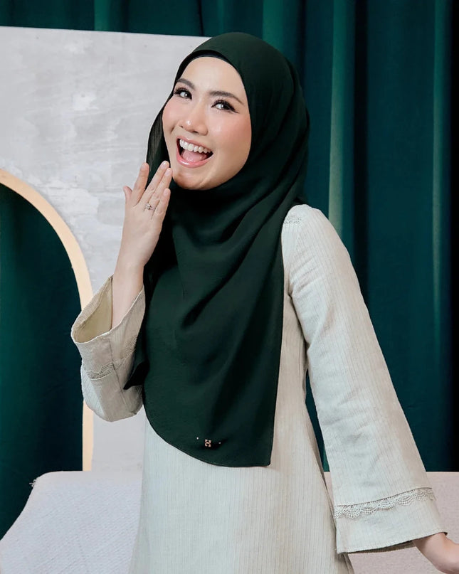 SWEETLY-SO PLAIN in PINE