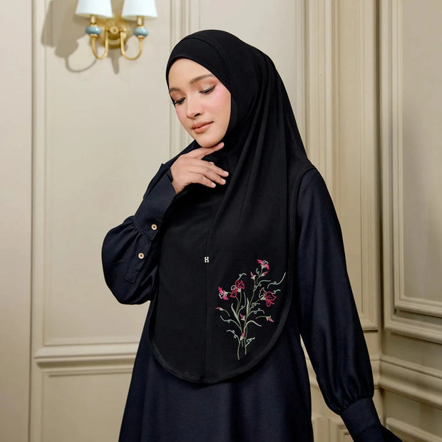 <h3><strong>Taffety-So Luxe Elara</strong></h3>