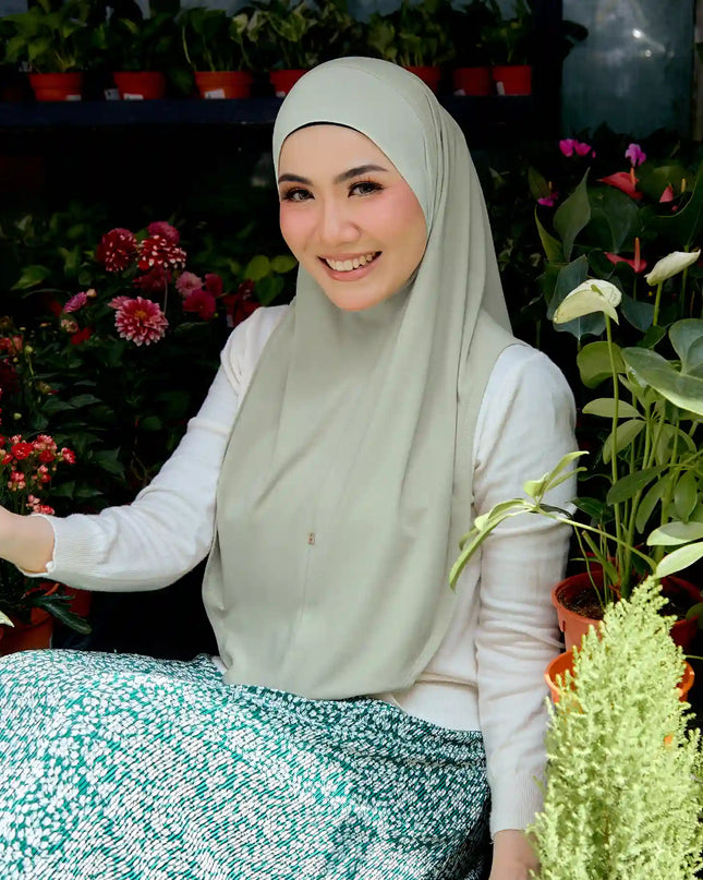 SO-YOUNG in DESERT SAGE