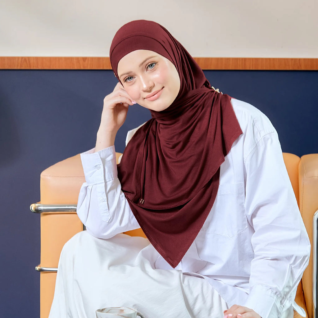 SE-JEZMIN in SCARLET