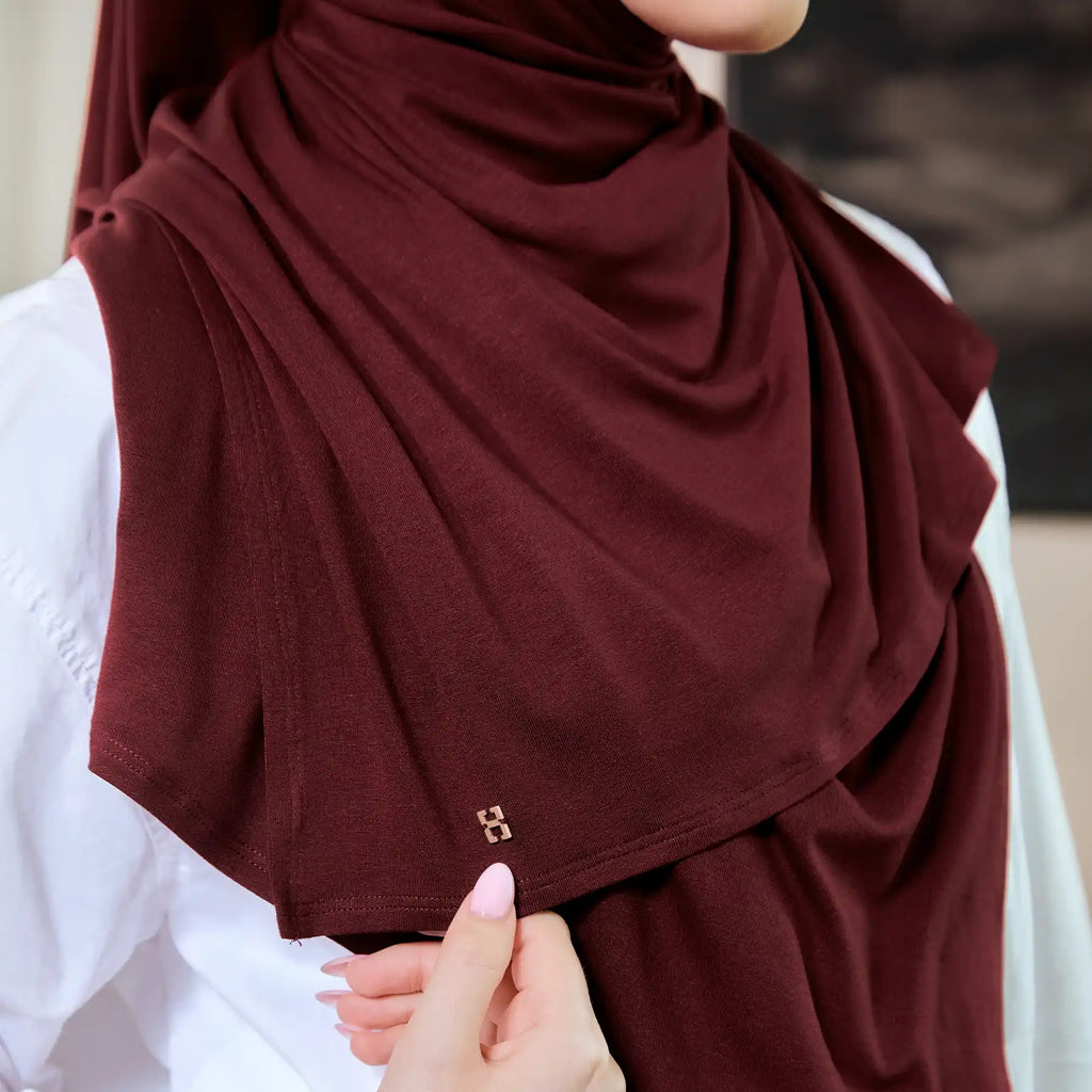 SE-JEZMIN in SCARLET