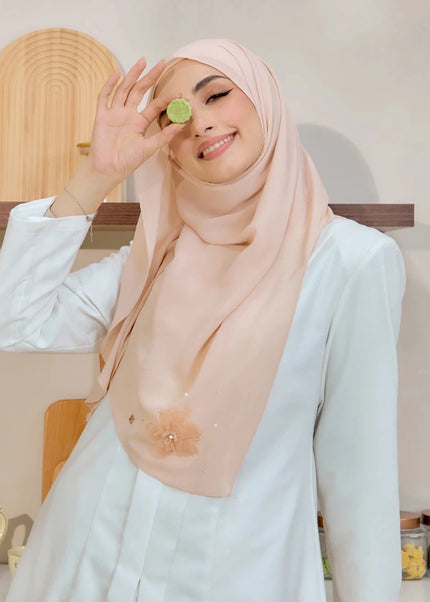 SWEETLY-SO LUXE HANAMEERAN in PEACH CREAM