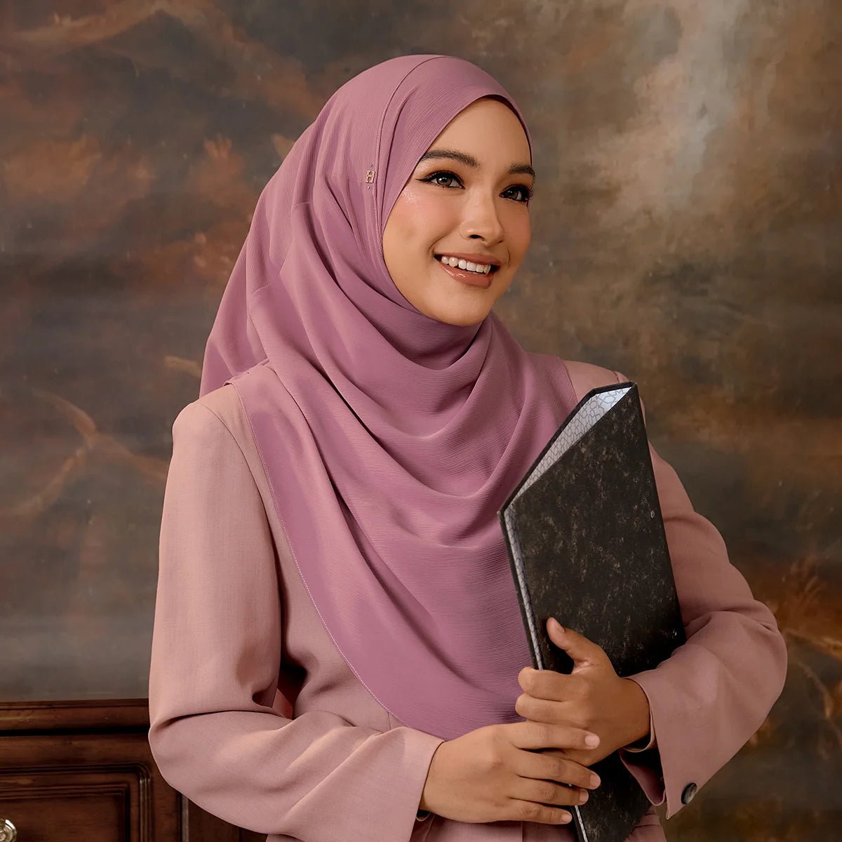 TWEELY-SO PLAIN in THULIAN PINK