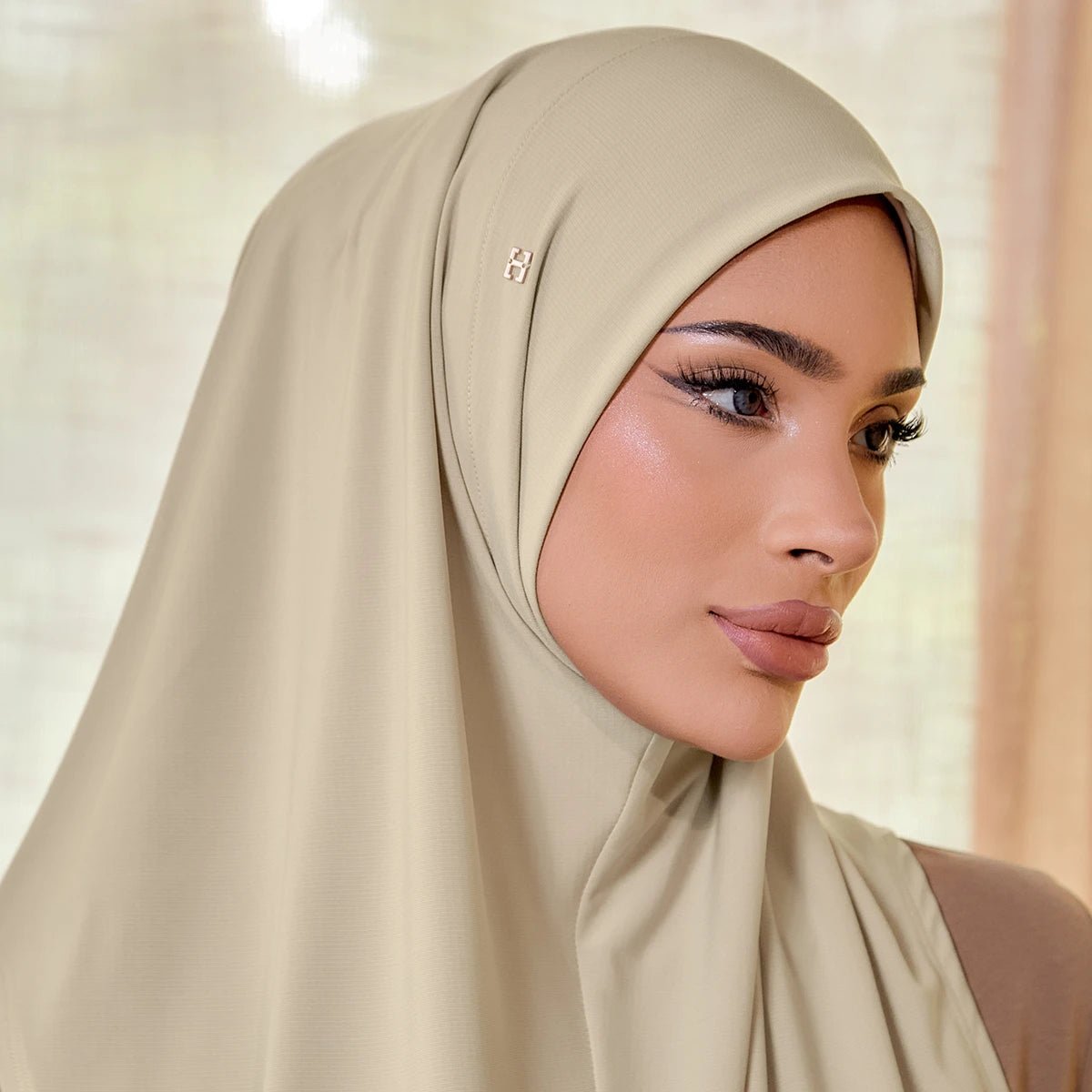 SO-ELESSIA in TAUPE