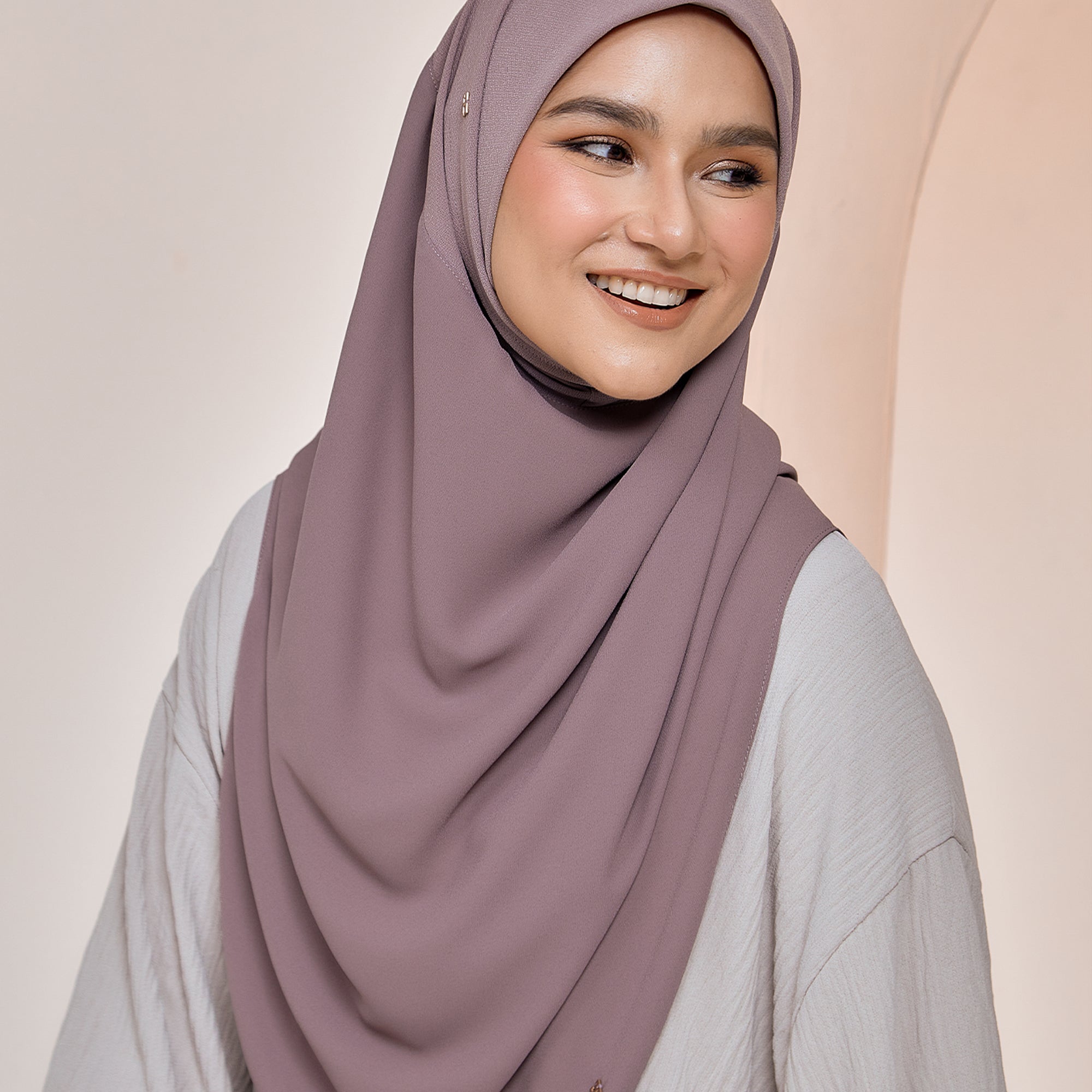 GRACEFULLY-SO PLAIN in ANTLER
