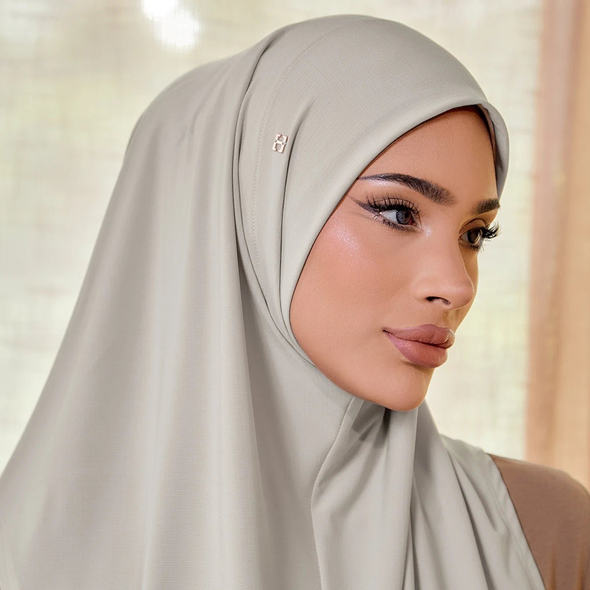 SO-ELESSIA in PALE GRAY