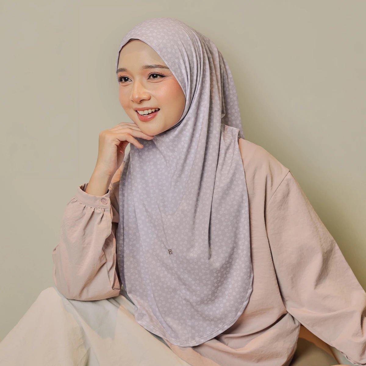 SO-ELLENA LOVE MOSAIC in GRAY LILAC