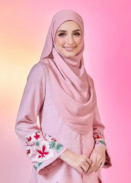 FAIRY-SO CHAINELLE in MISTY ROSE