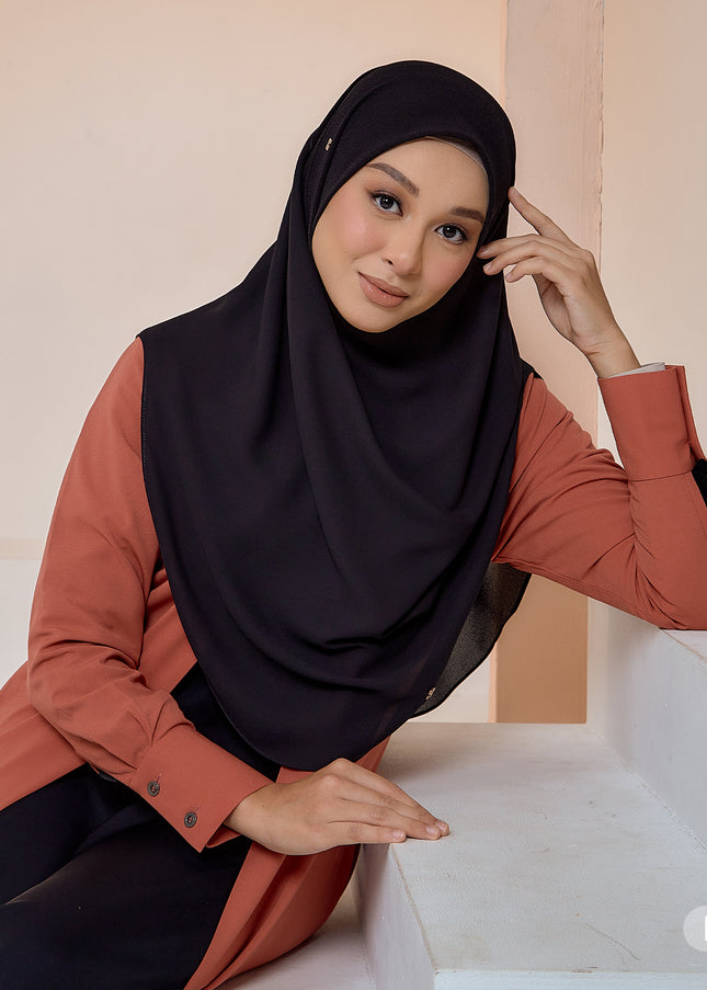 GRACEFULLY-SO PLAIN in BLACK