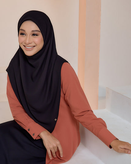 GRACEFULLY-SO PLAIN in BLACK