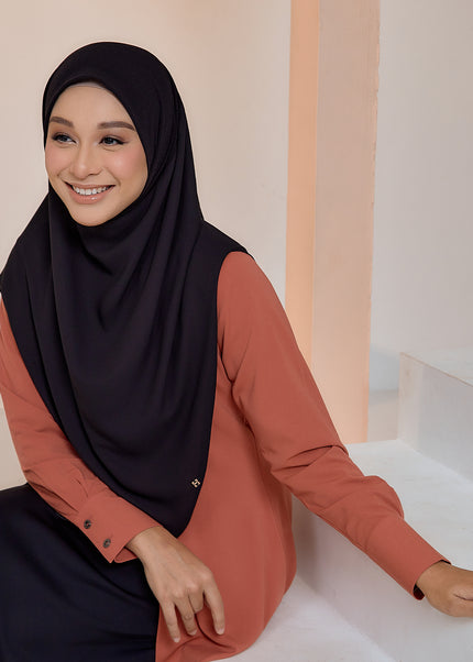 GRACEFULLY-SO PLAIN in BLACK