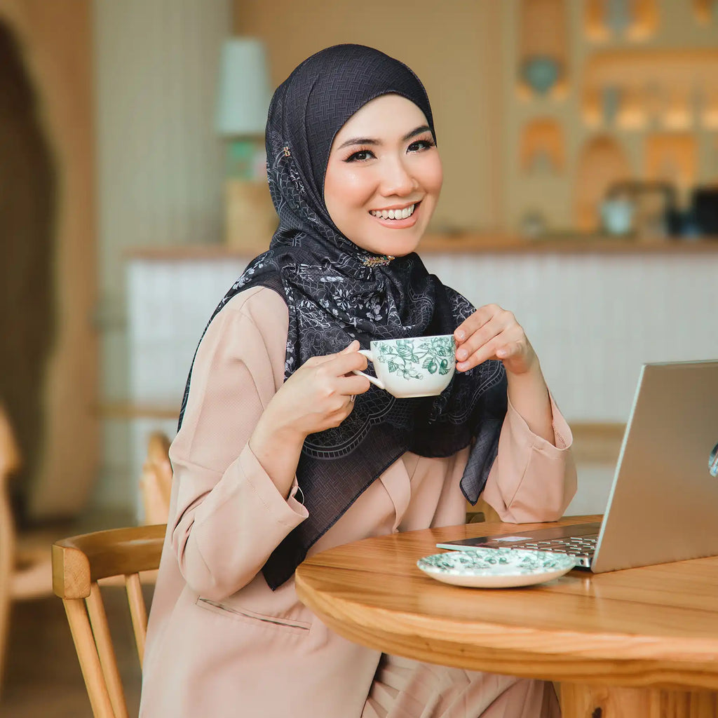 SO-STELLAR PORCELAIN in BLACK