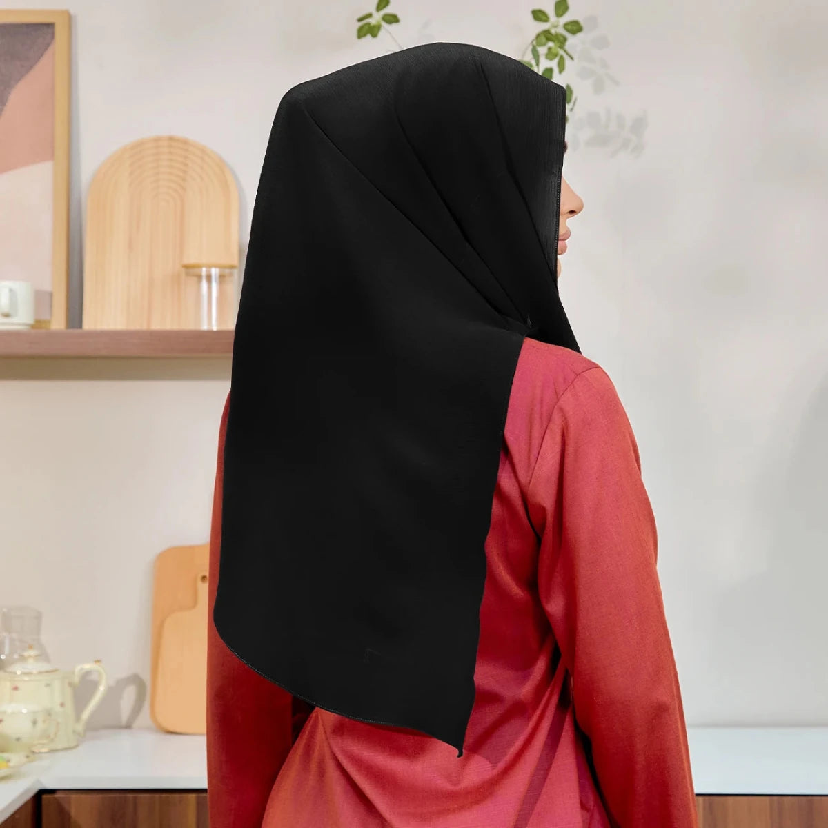 SWEETLY-SO LUXE HANAMEERAN in BLACK