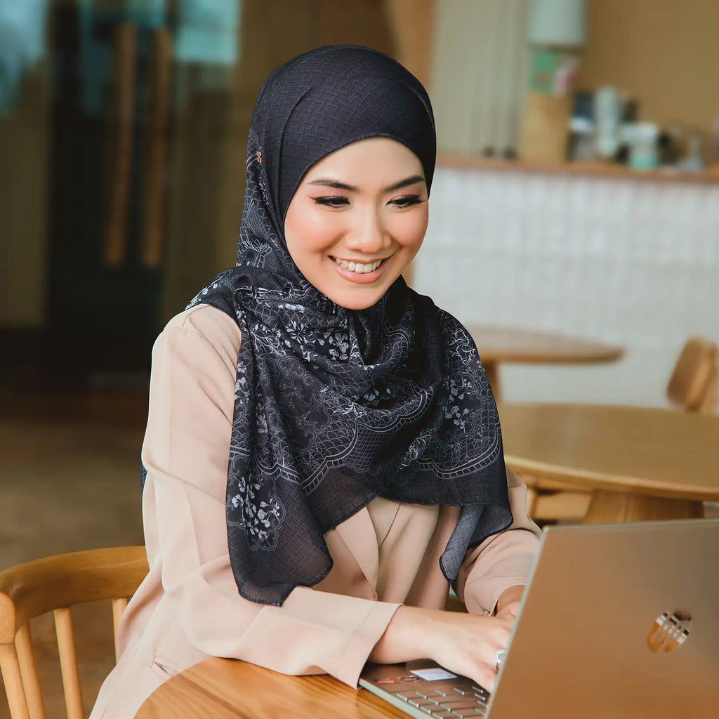 SO-STELLAR PORCELAIN in BLACK