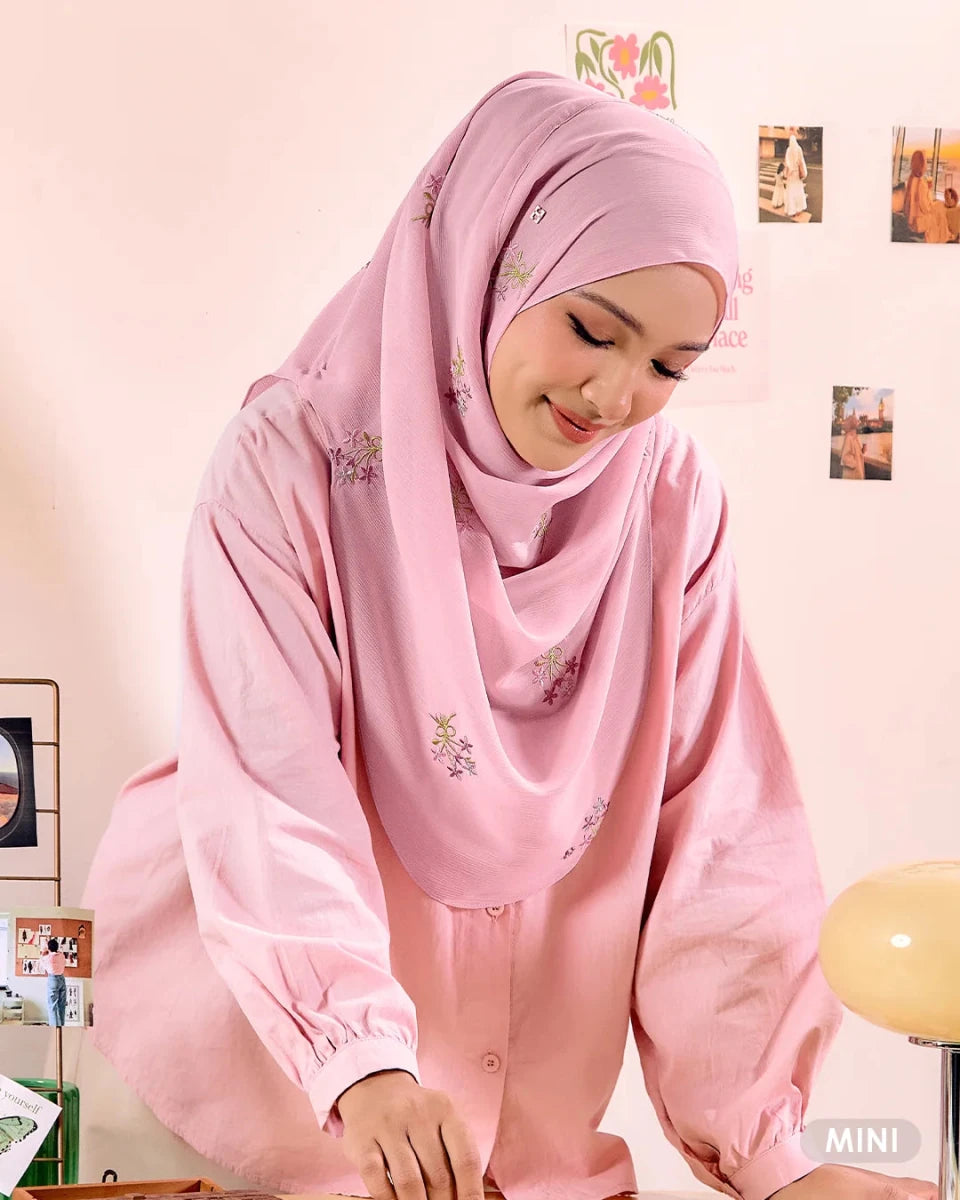FEENLY-SO LUXE COTTAGE BOUQUET in PASTEL PINK