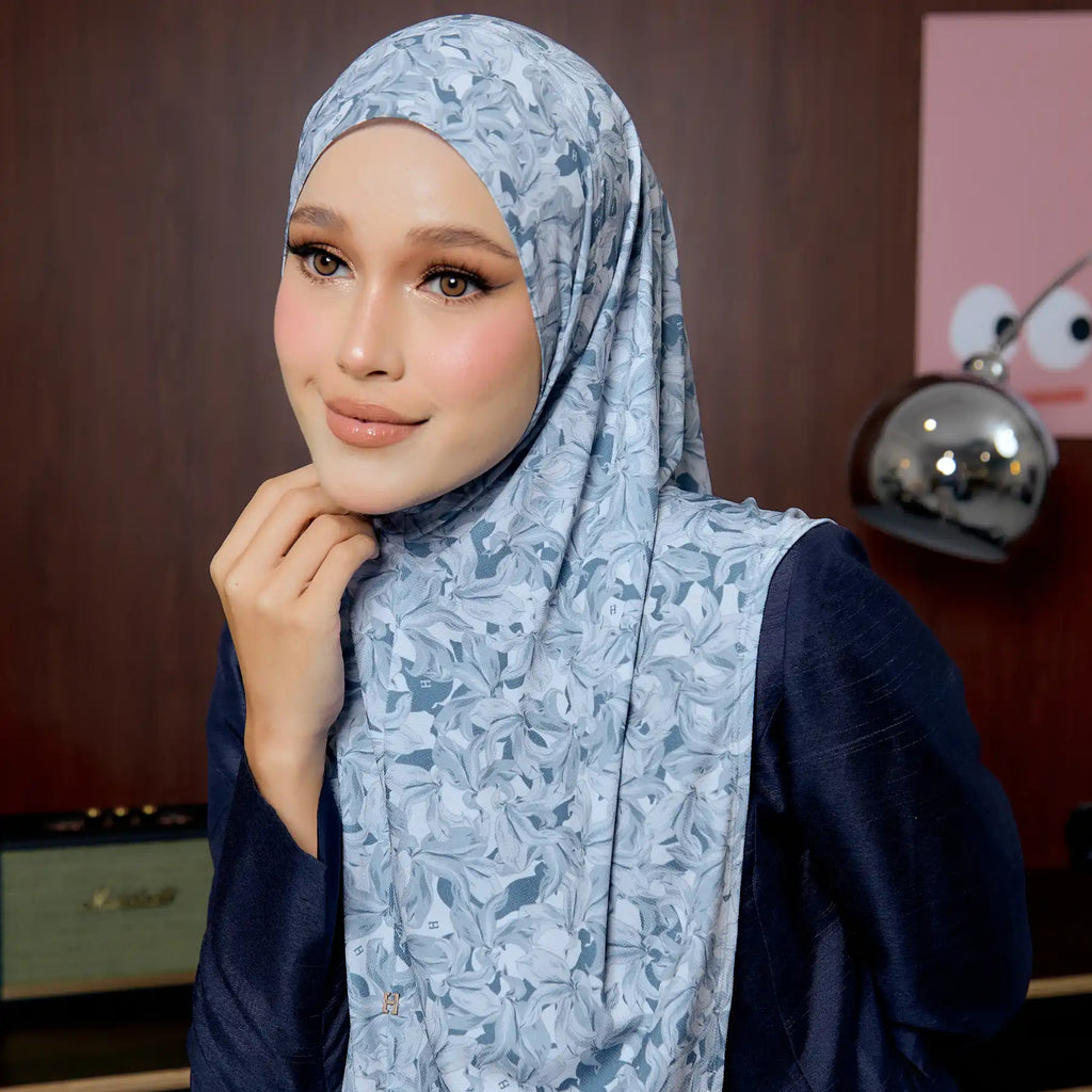 SO-YOUNG SEA OF LILIES in AIRY BLUE