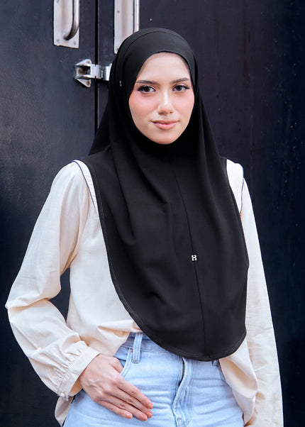SO-YOUNG in BLACK