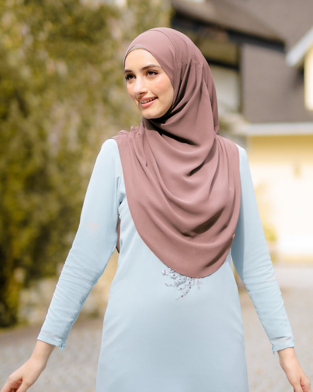 CUTELY-SO in ALMOND SPICE