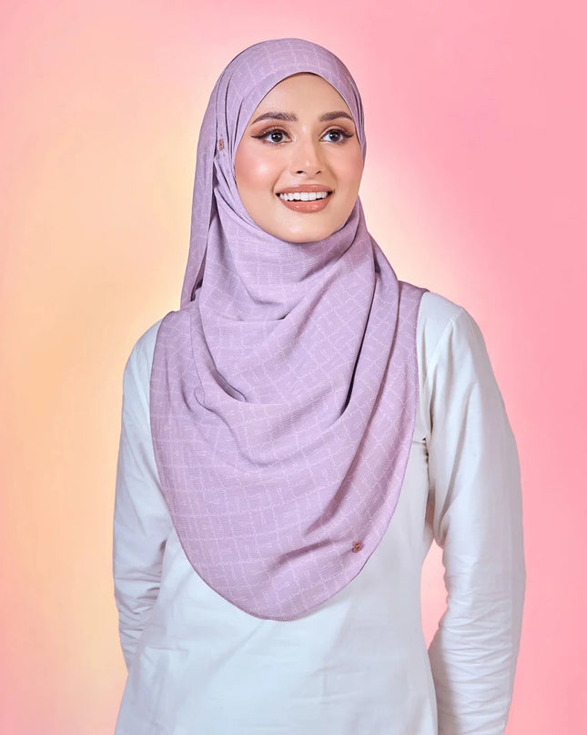 FAIRY-SO CHAINELLE in WISTERIA