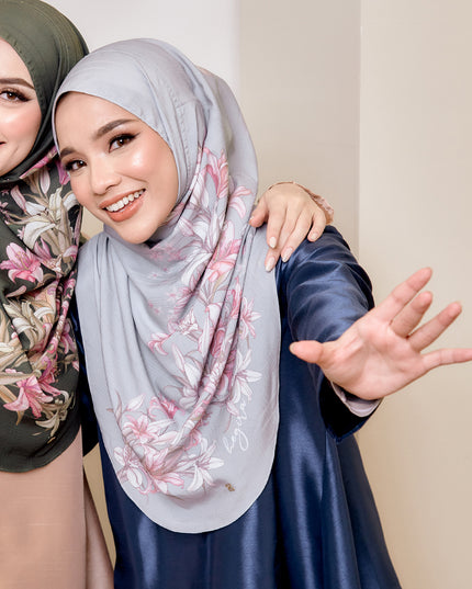 KEENLY-SO LILY in ASH GRAY