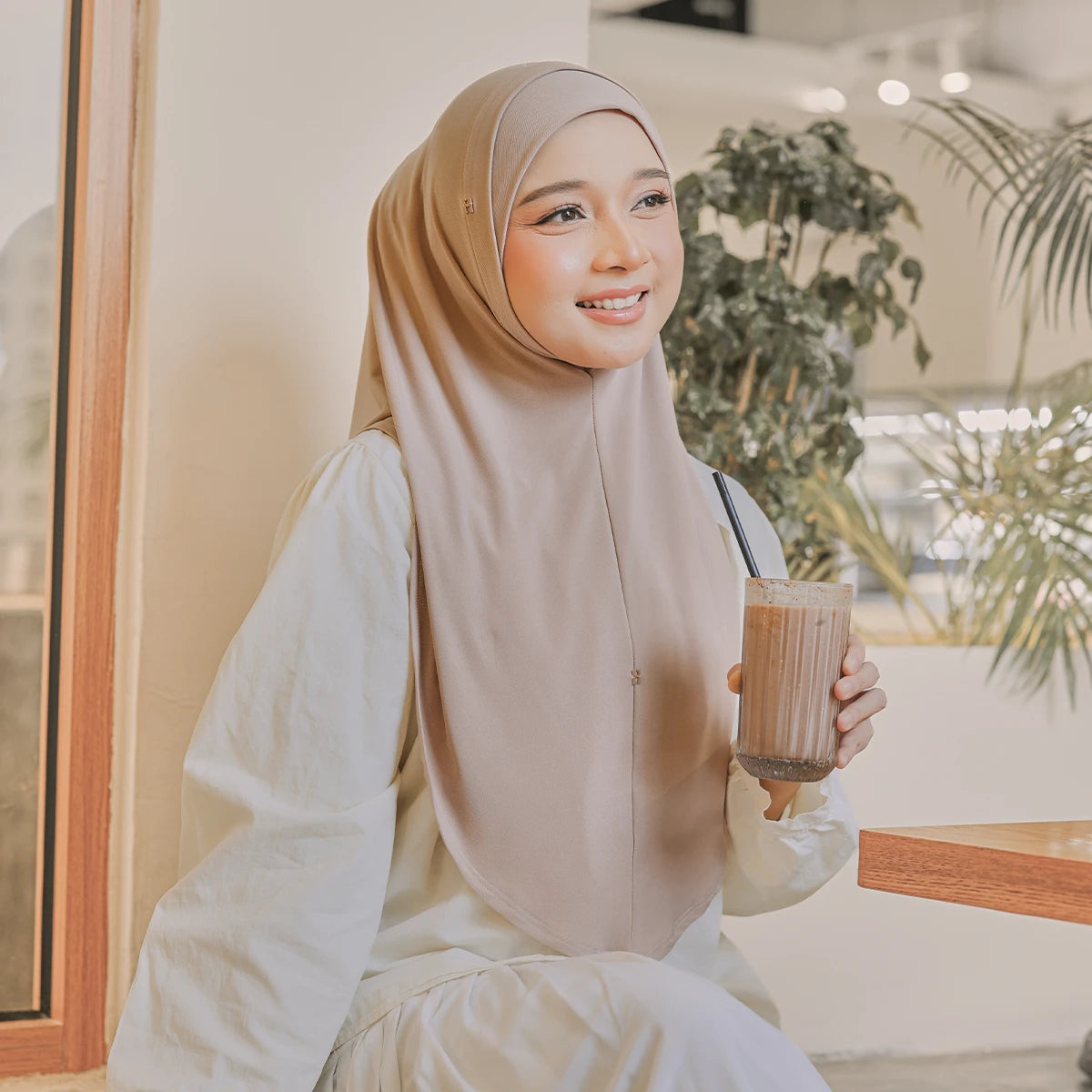 SO-ALEXANDRA in TAUPE MIST