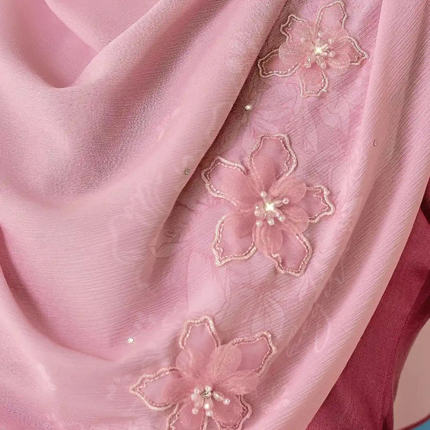 <h2><strong>Exclusive 3D <br/>Floral Detailing</strong></h2>