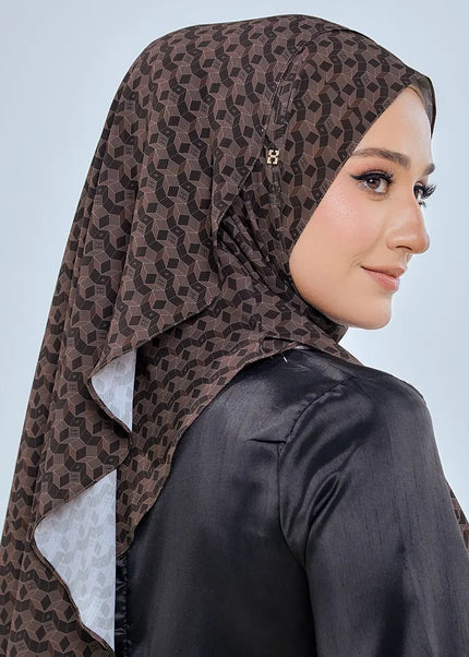 FAIRY-SO MINJI in WALNUT