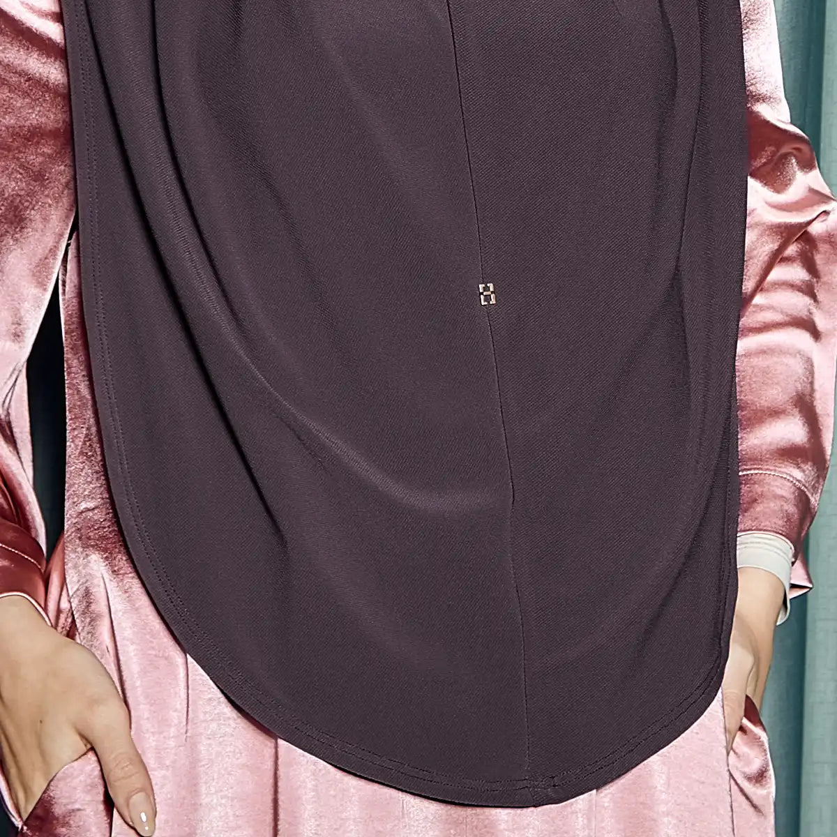 SO-MARWAA in CHARCOAL TAUPE
